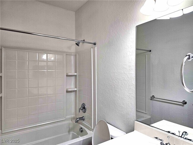 Building Photo - 2553 Chateau Clermont St