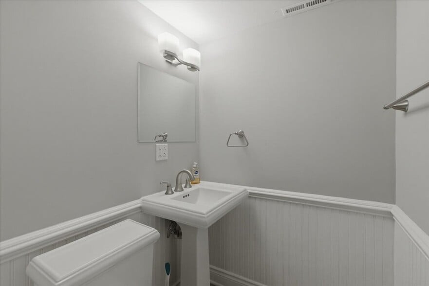 Building Photo - 1828 W Berenice Ave