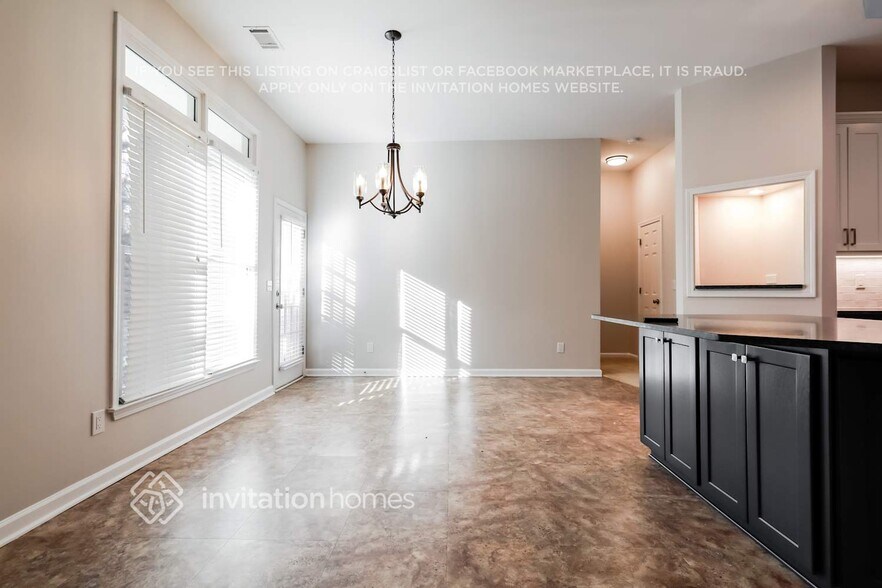 Building Photo - 1035 Fairview Club Cir