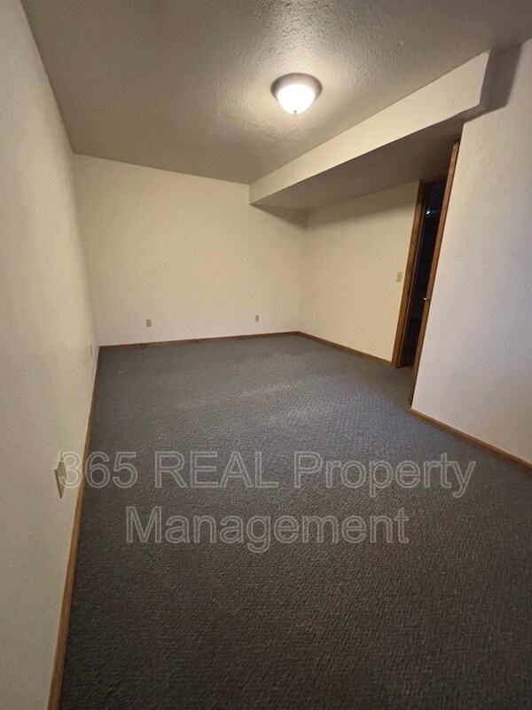 Building Photo - 5601 W 18th St