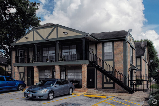 Primary Photo - Brompton Square Apartments