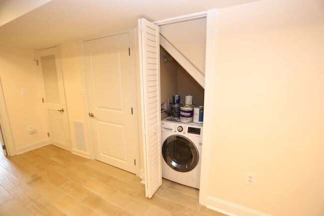 Building Photo - 237 16th St SE