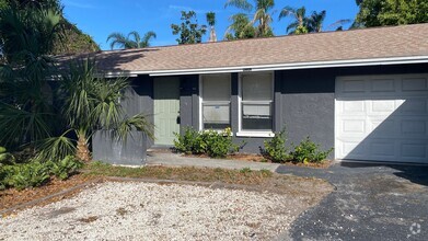 Building Photo - Spacious 3BR/2BA Duplex – Only 1st Month &...