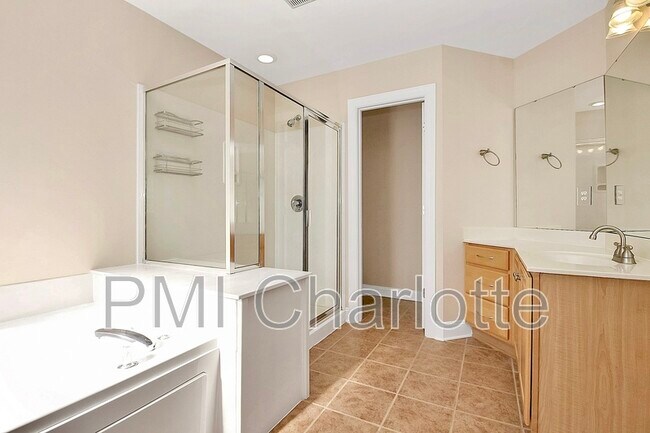 Building Photo - 14308 Harvington Dr