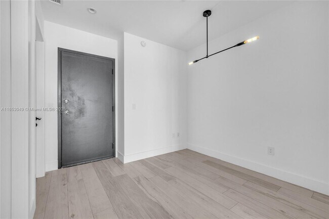 Building Photo - 480 NE 31st St