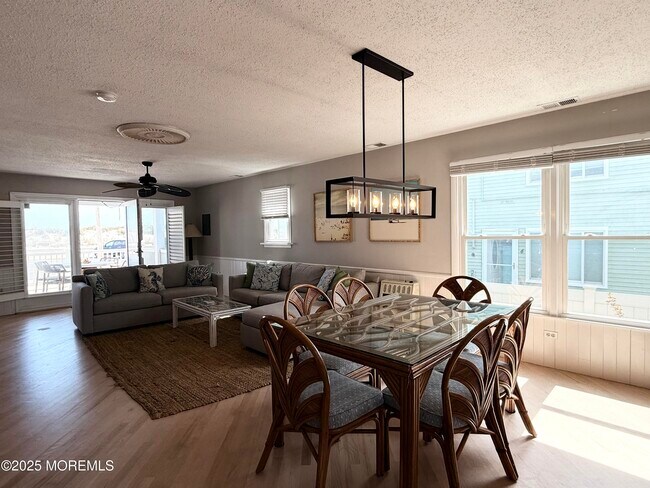 Building Photo - 1109 N Ocean Ave