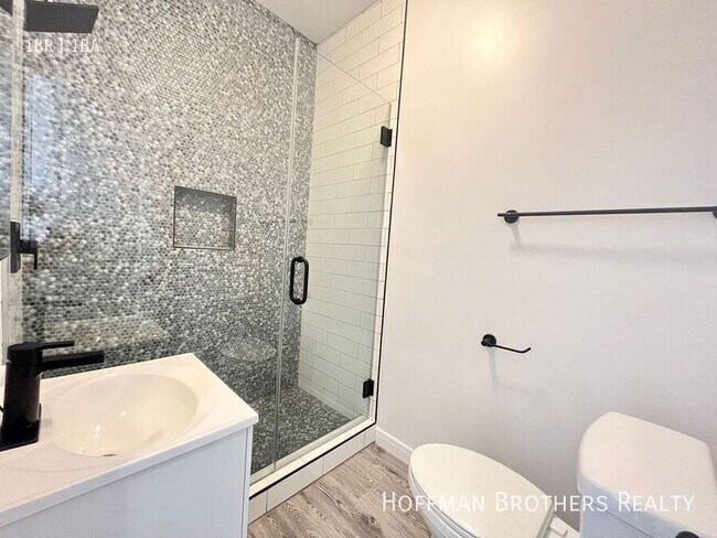 Building Photo - 404 N Coronado St