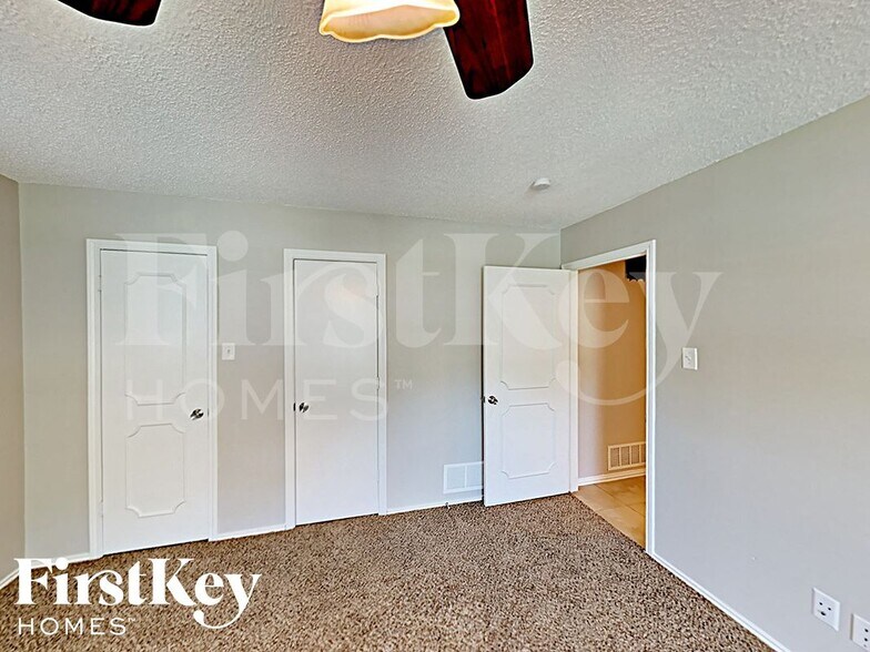 Building Photo - 1852 Rhinevalley Dr