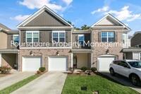 Building Photo - Townhome| Screened -In Back Porch |One Car...