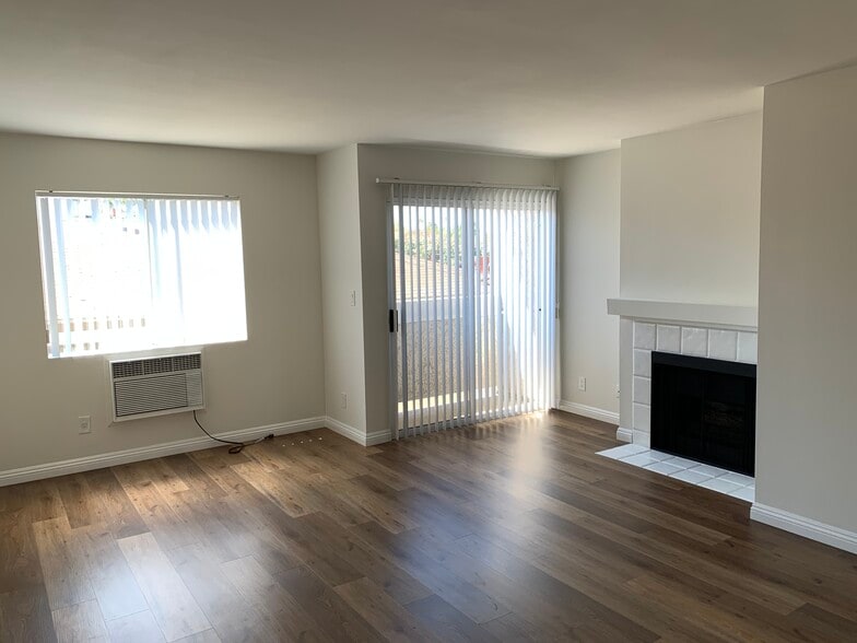 Building Photo - 4424 S Centinela Ave