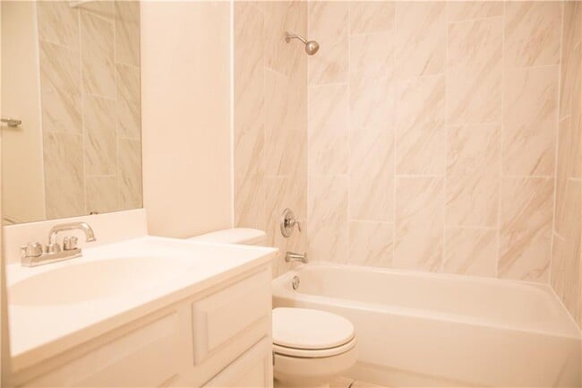 Building Photo - 5912 Shreveport Dr