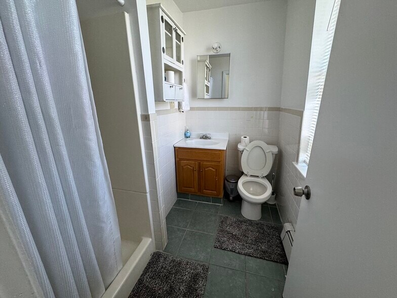 Building Photo - 10 Saunders St