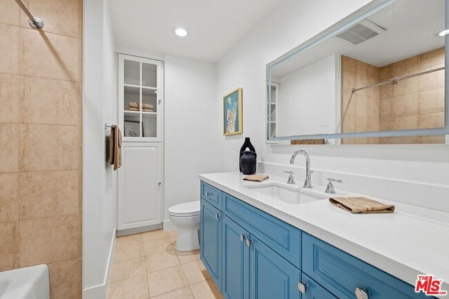 Building Photo - 864 Bienveneda Ave