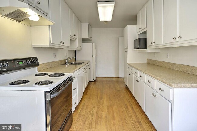 Building Photo - 4503 Gretna St