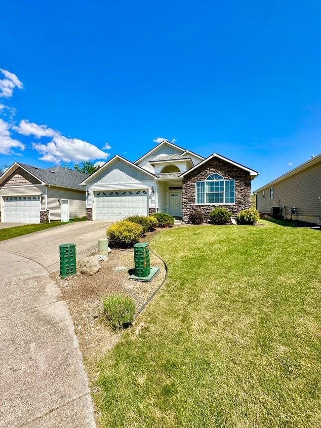 Building Photo - Newly Renovated Home on Prairie Falls Golf...
