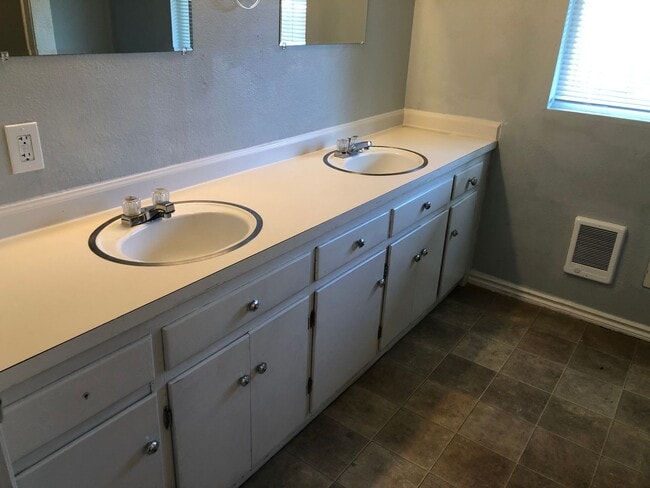 Building Photo - 1 bedroom apartment in Springfield!