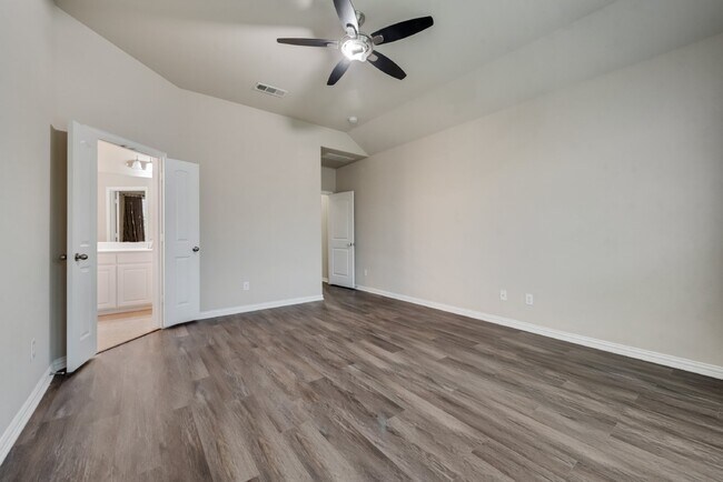 Building Photo - Charming 3-Bedroom Home with 2 Full Baths ...
