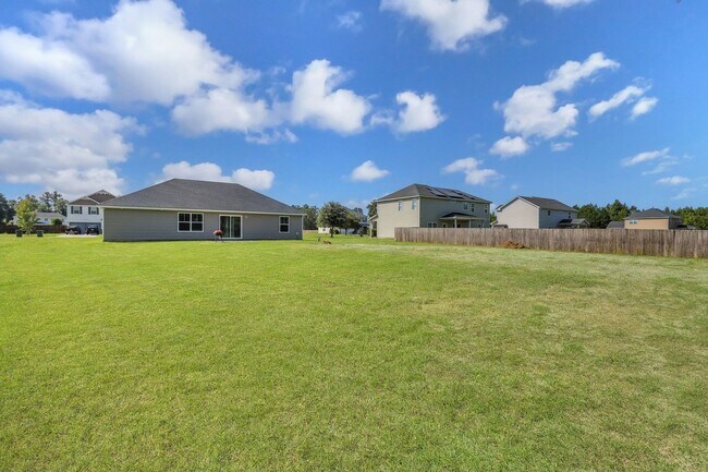 Building Photo - AVAILABLE MID-APRIL 2026! (Pet Friendly)