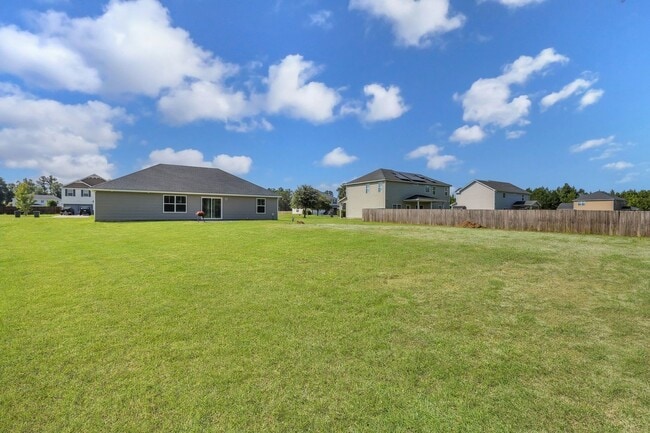 Building Photo - AVAILABLE NOW! (Pet Friendly)