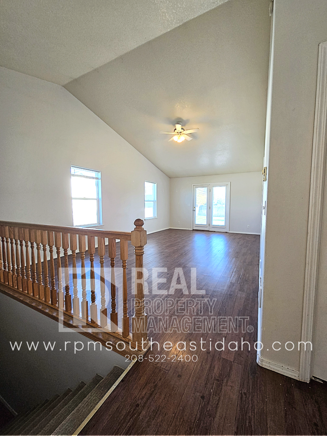 Building Photo - Spacious & Updated 2 Bedroom, 2 Bathroom Twin Home in Ammon with Fenced Backyard and Hookups (Ida...