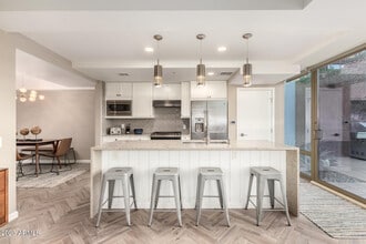 Building Photo - 7161 E Rancho Vista Dr