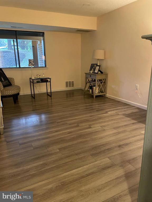 Building Photo - 6 Longstream Ct