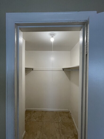 Building Photo - 3211 Jersey Ct