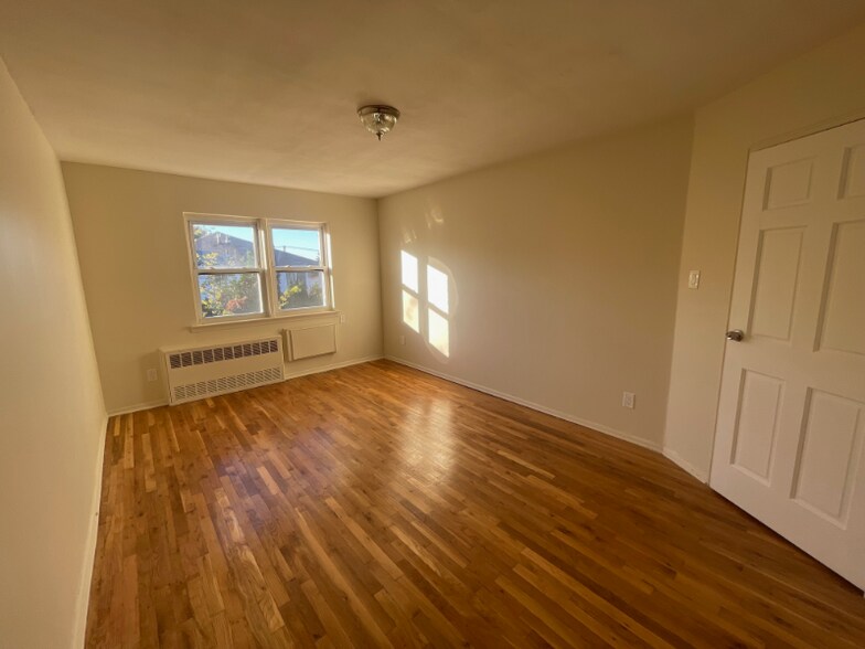 Building Photo - 72 Paerdegat 2nd St