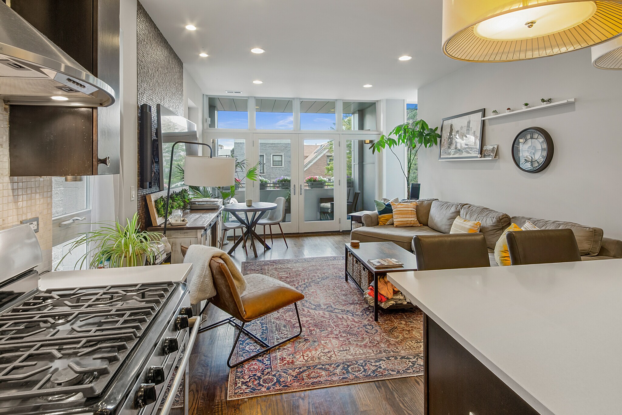 Building Photo - 2339 N Leavitt St