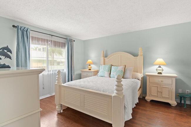 Building Photo - 1300 Seaway Dr