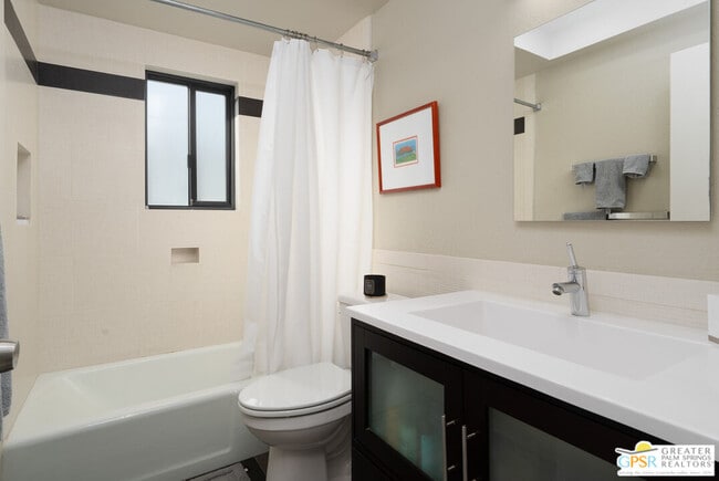 Building Photo - 4545 E 7 Lakes Dr