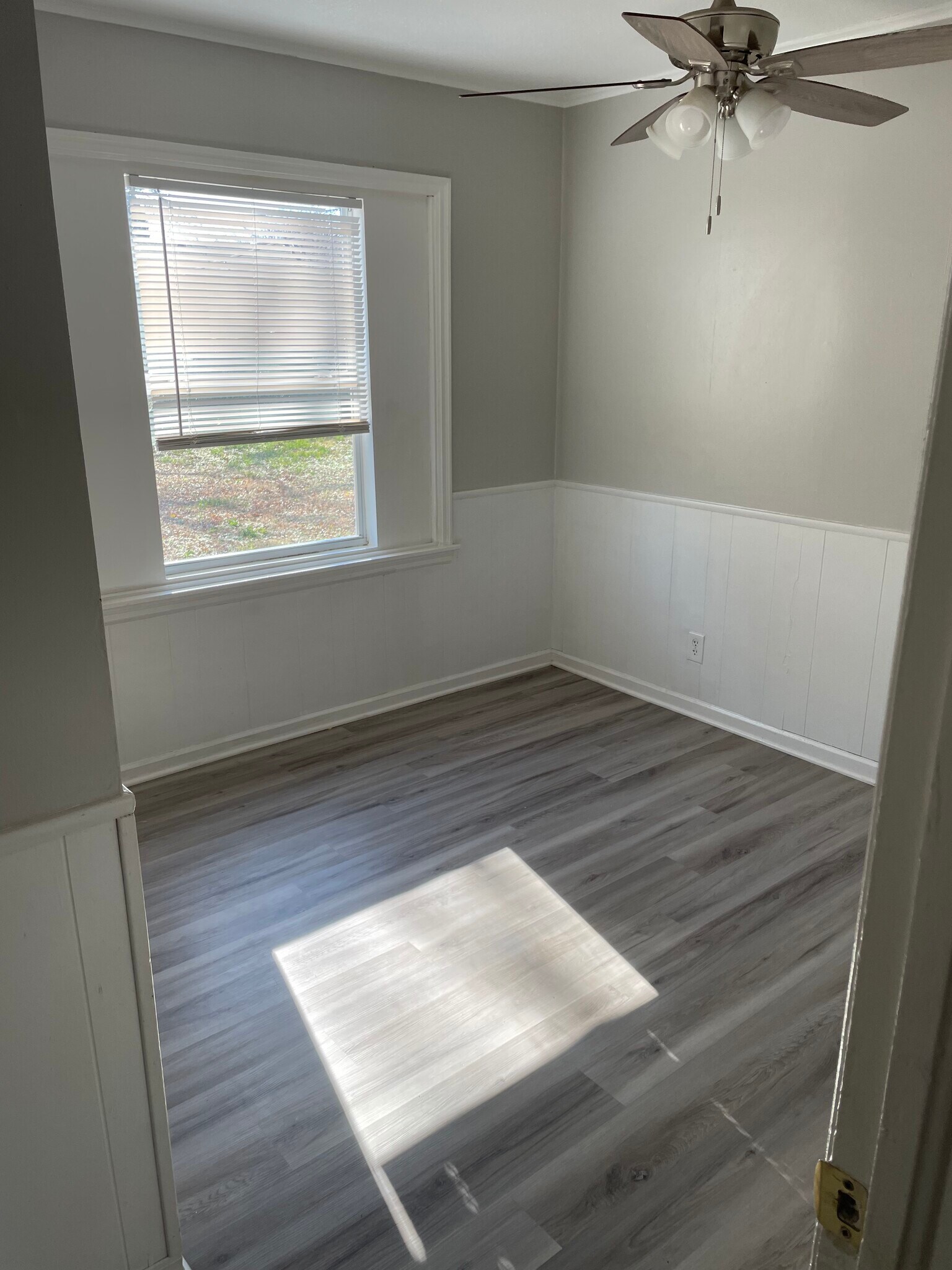 Building Photo - 4014 E Woodrow Pl