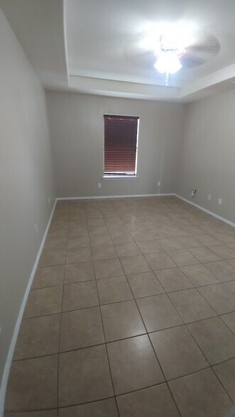 Building Photo - 422 Stone Drive