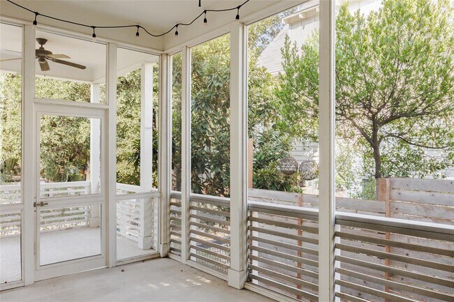 Building Photo - 708 Cardinal Ln