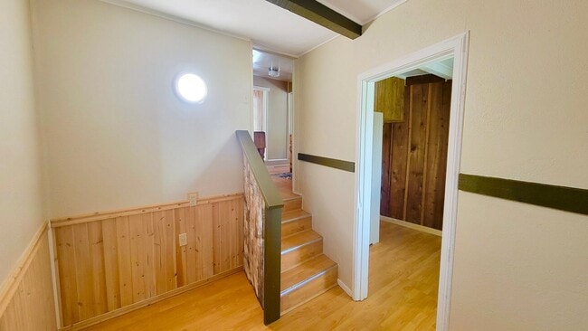 Building Photo - Adorable 2 bed 1 bath home with great views!