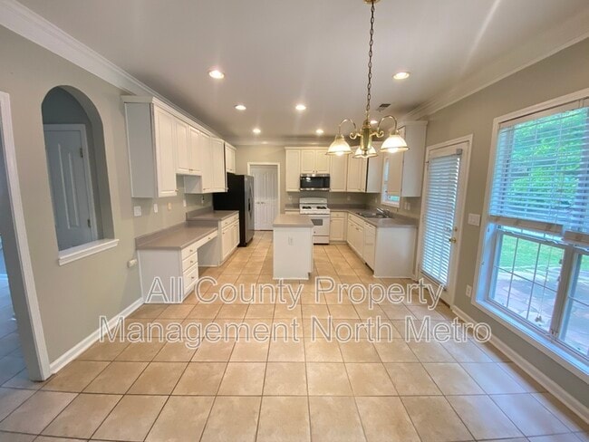 Building Photo - 550 Elgaen Ct