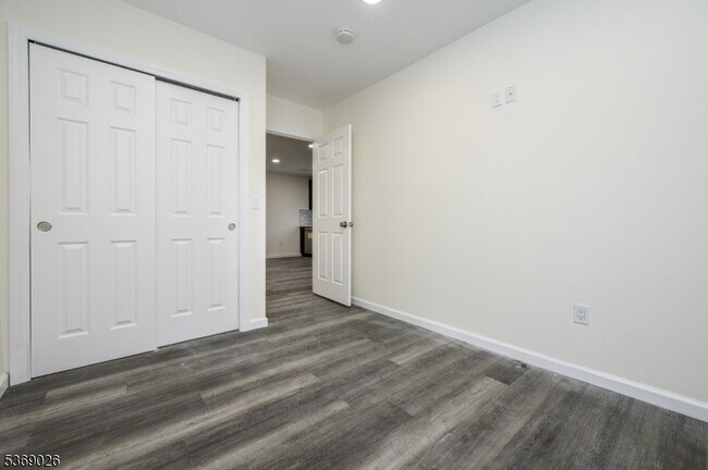 Building Photo - 287 Orange St