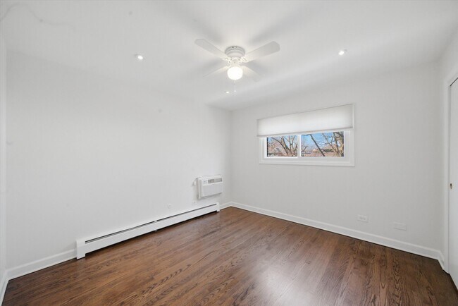 Building Photo - 1331 W Chase Ave