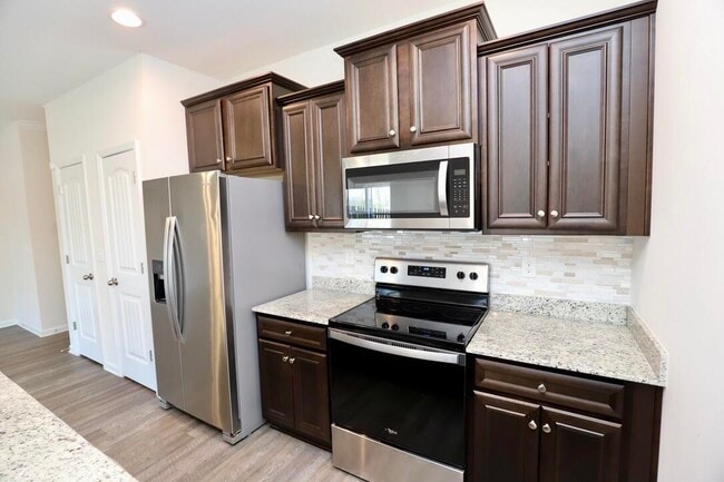 Building Photo - 2943 Old Field Rd