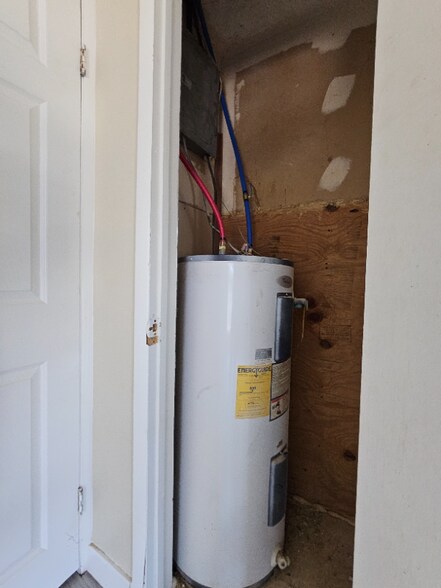 Building Photo - 613 Marlin St