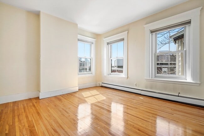 Building Photo - 28 Chestnut St