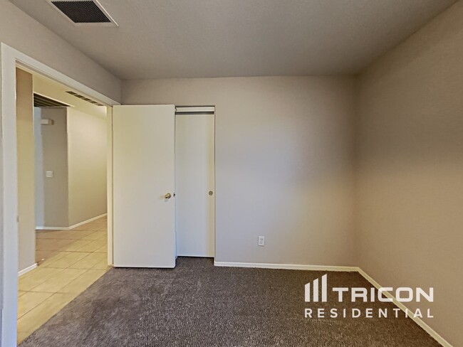 Building Photo - 25683 W St Kateri Dr