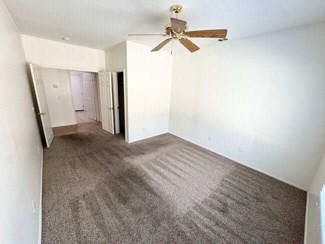 Building Photo - Spacious 6 bedroom home in West Palmdale