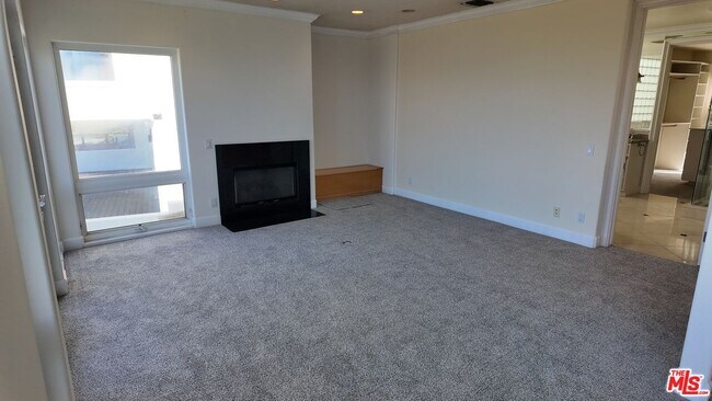 Building Photo - 8120 Billowvista Dr