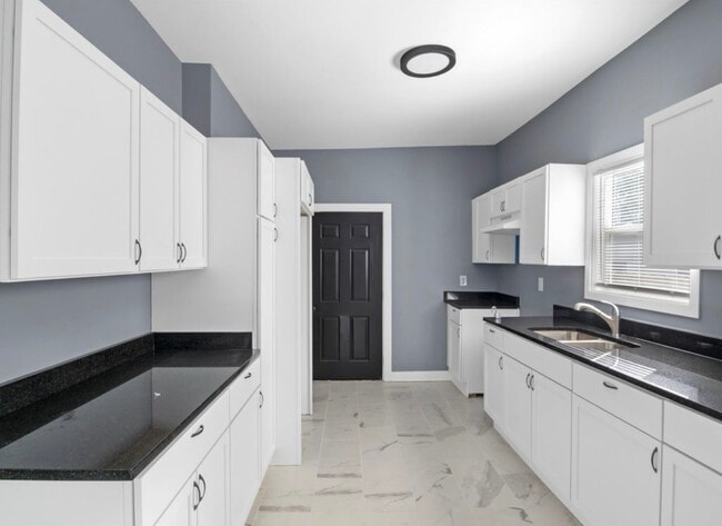 Building Photo - 1635 Cruft St