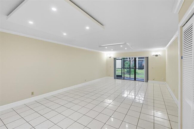 Building Photo - 434 Lakeview Dr