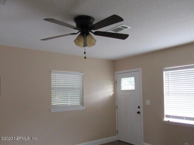 Building Photo - 324 Hilltop Dr