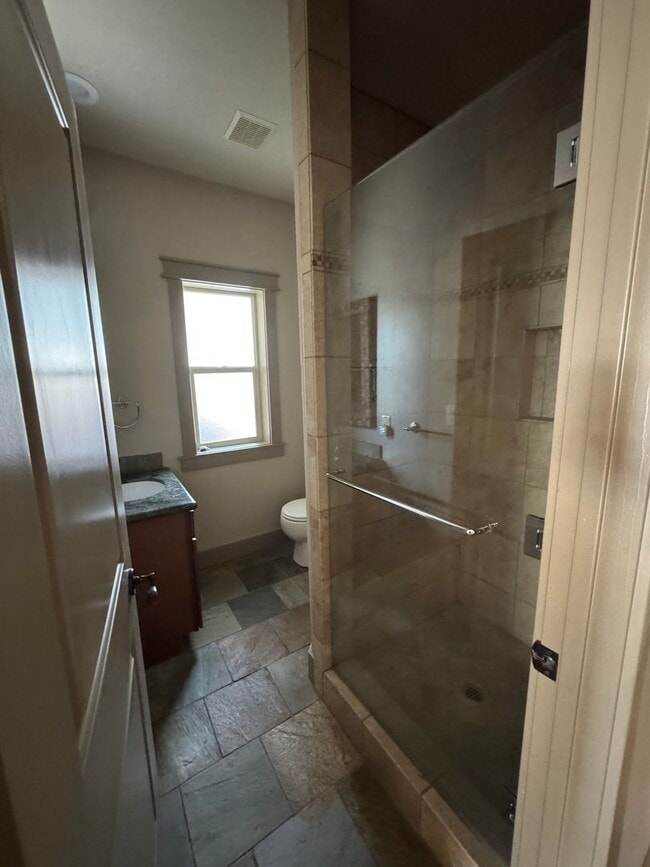 Building Photo - Fully Furnished Mountain Home with Private Deck