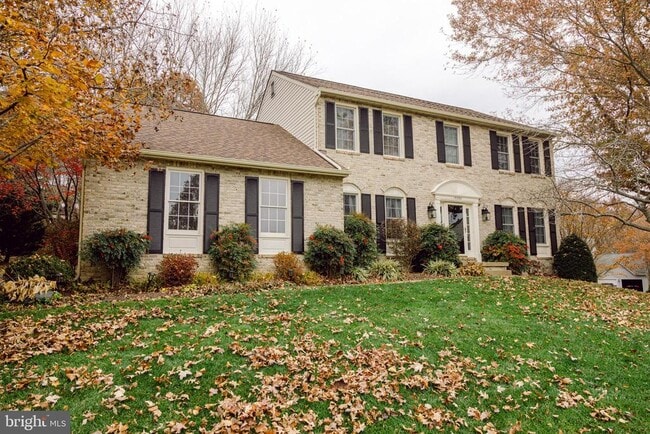 Building Photo - 15292 Surrey House Way