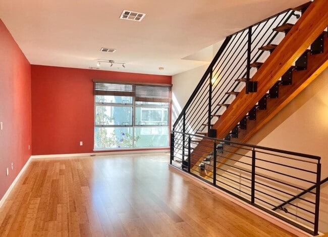 Building Photo - 32 Glashaus Loop